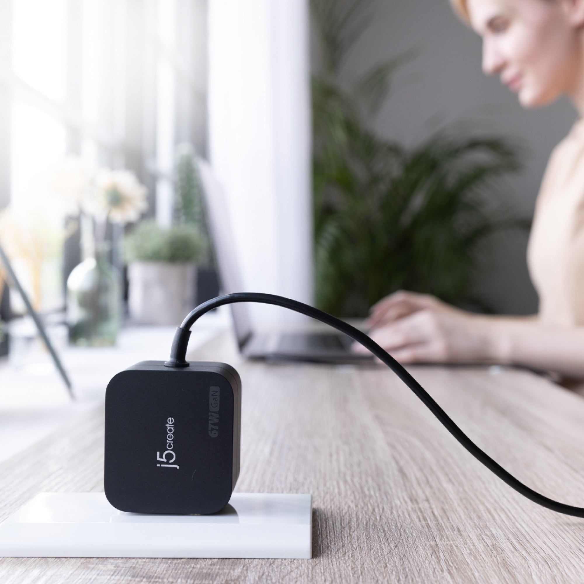 67W GAN PD USB-C MINI CHARGER/6 TYPES OF DC CONNECTOR